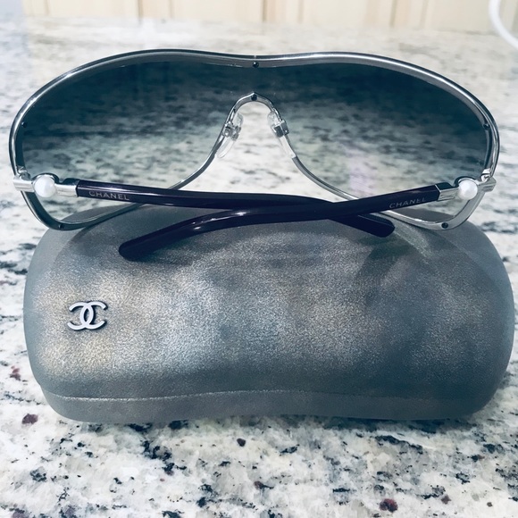Chanel pearl sunglasses - Picture 6 of 8